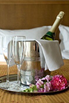 Room Service - Dining