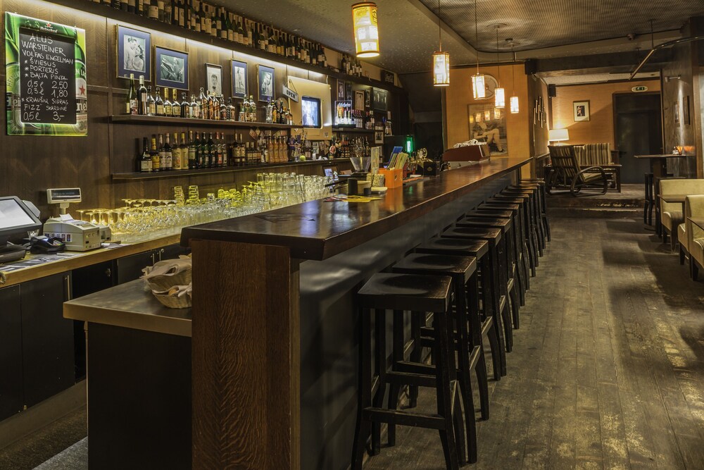 Hotel Bar
