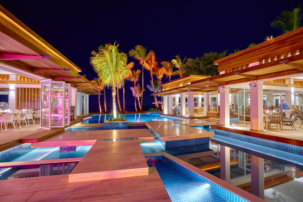 Poolside Bar