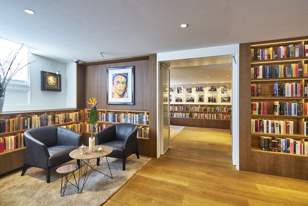 Hotel Bar