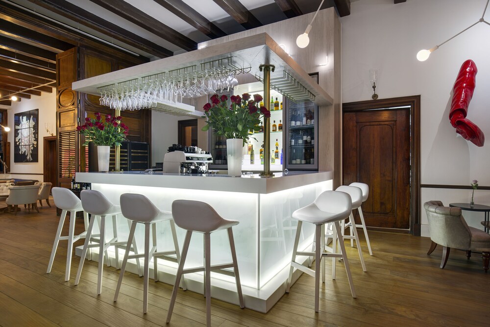 Hotel Bar