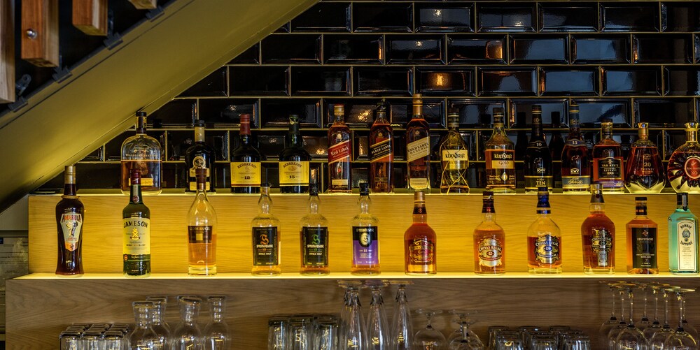 Hotel Bar