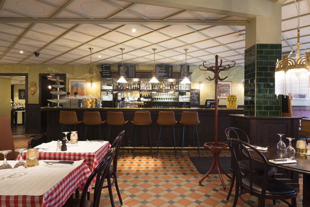 Hotel Bar