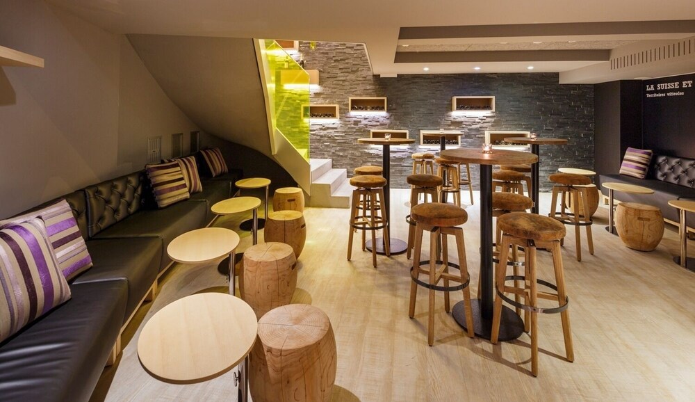 Hotel Bar