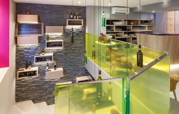 Hotel Bar