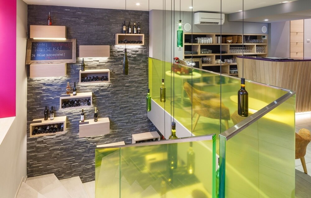 Hotel Bar