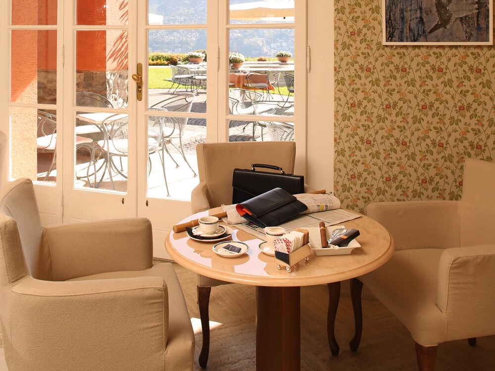 Hotel Bar