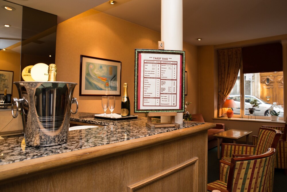 Hotel Lounge