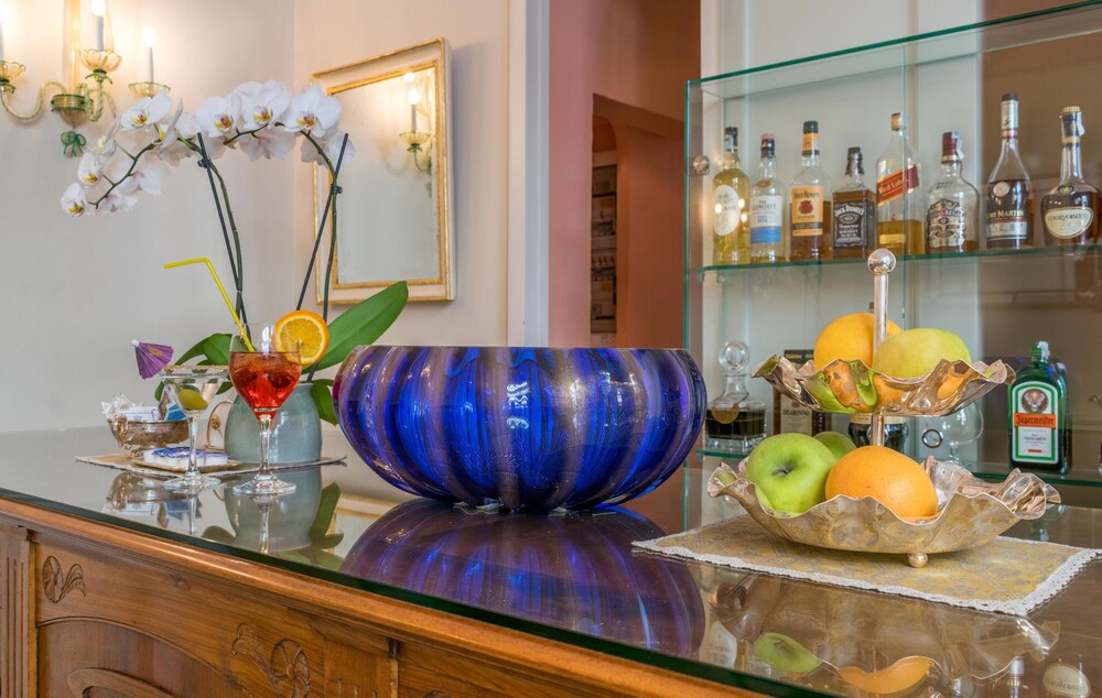Hotel Bar