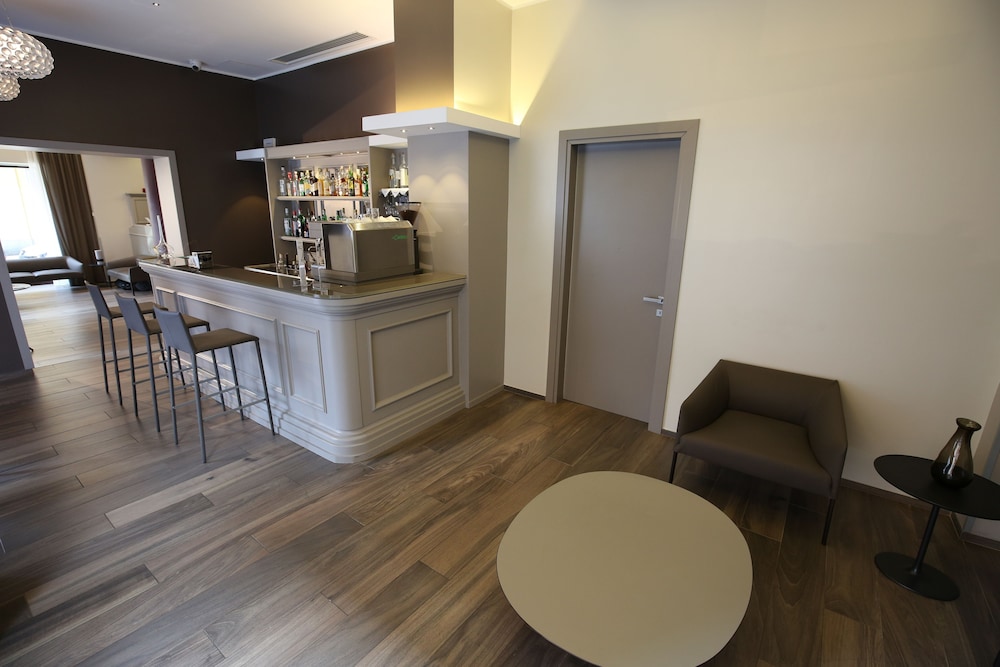 Hotel Bar