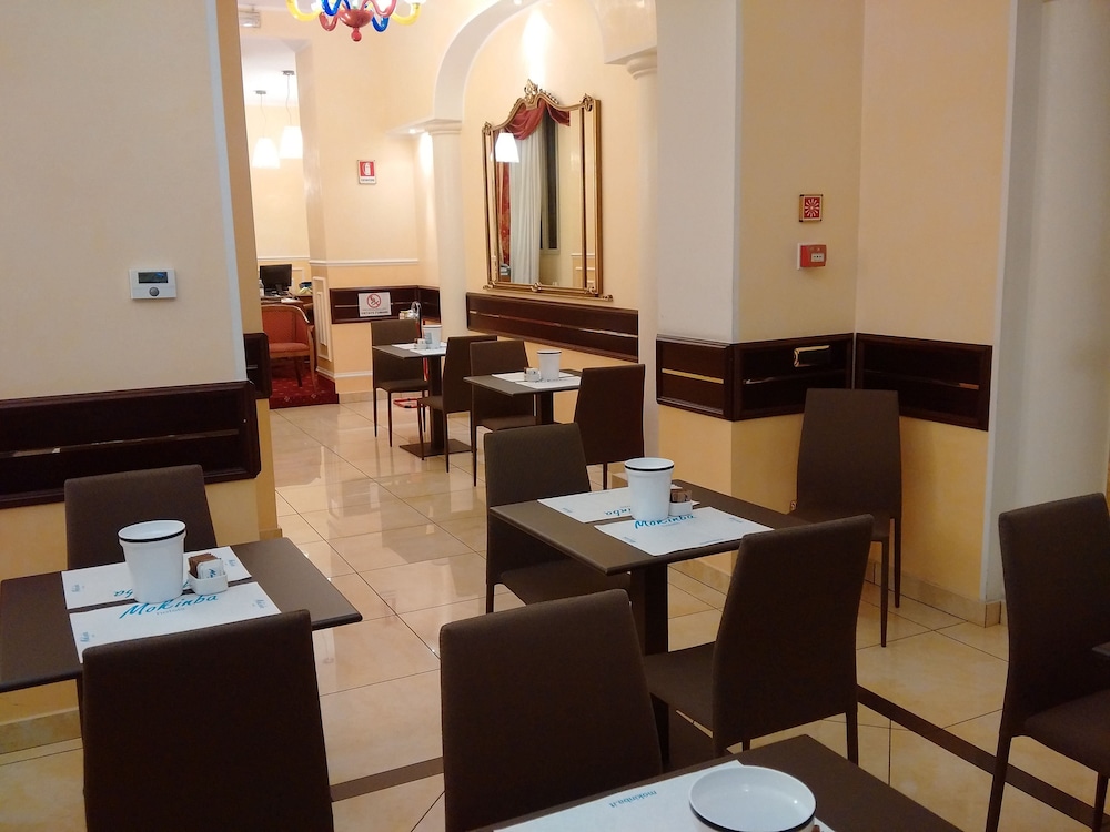 Food Court