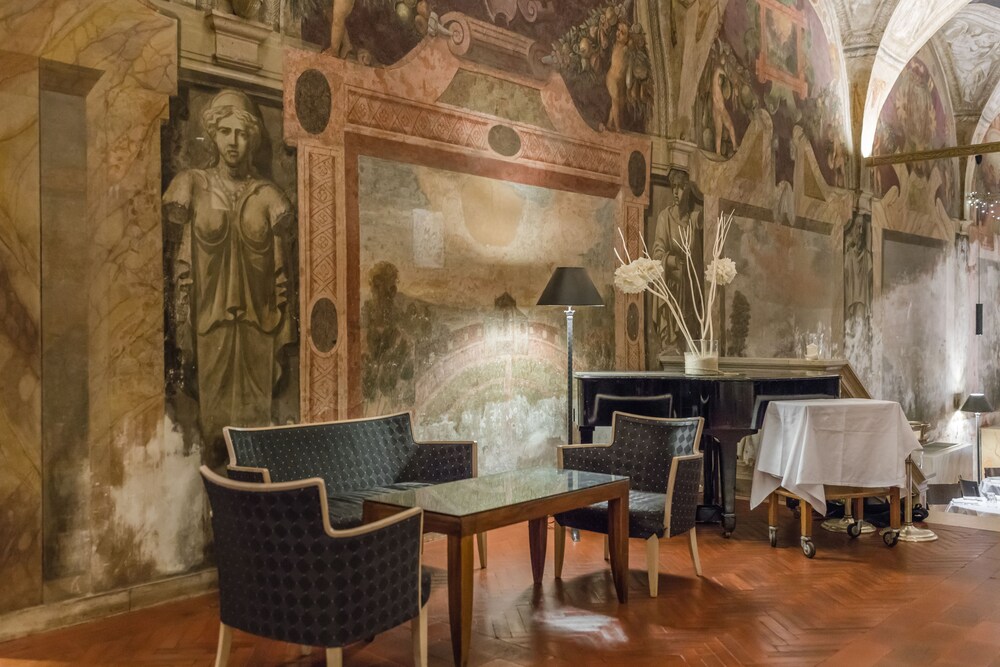 Hotel Lounge