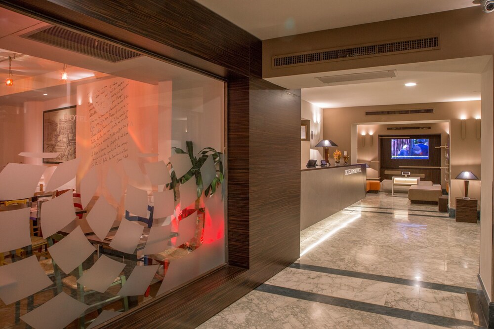 Hotel Lounge