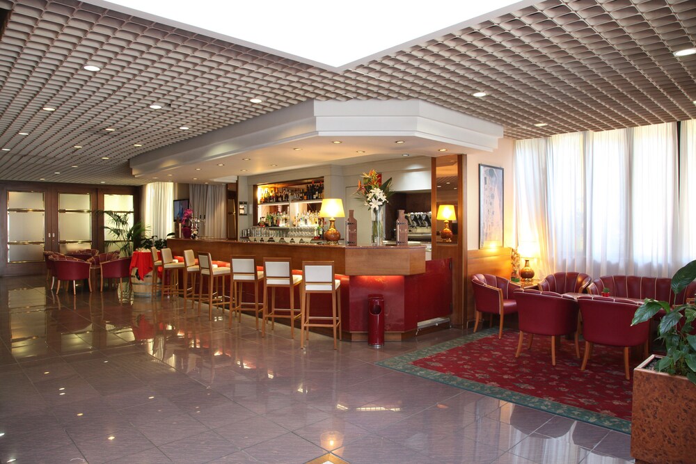 Hotel Lounge