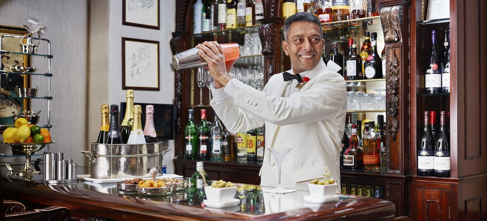 Hotel Bar