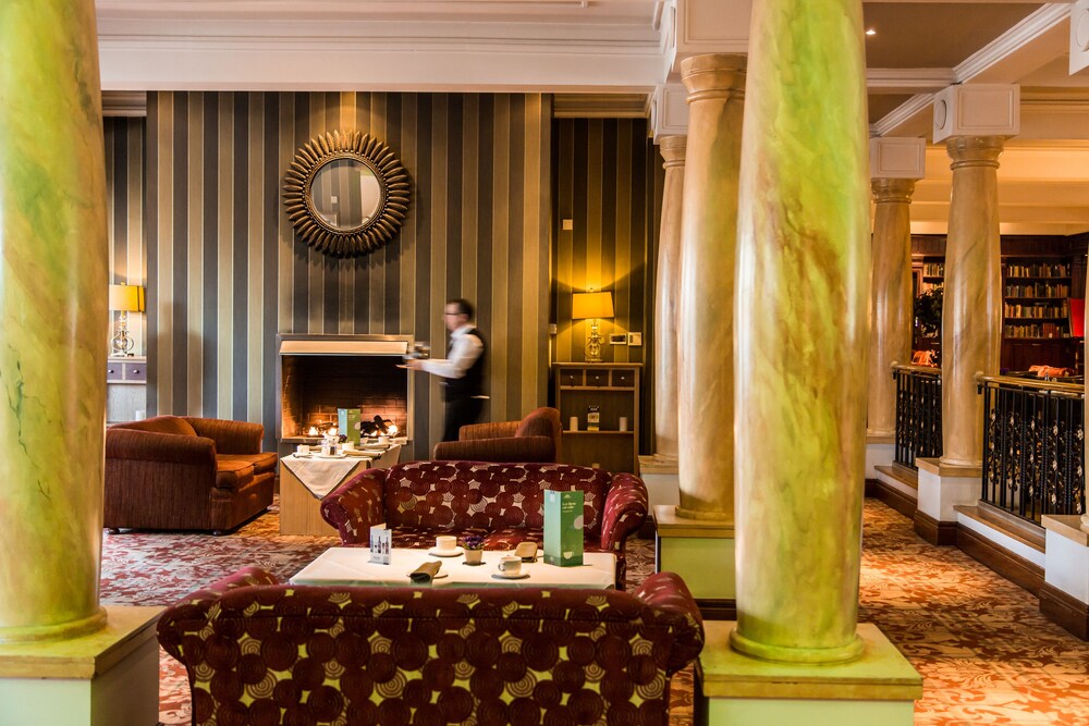 Hotel Bar