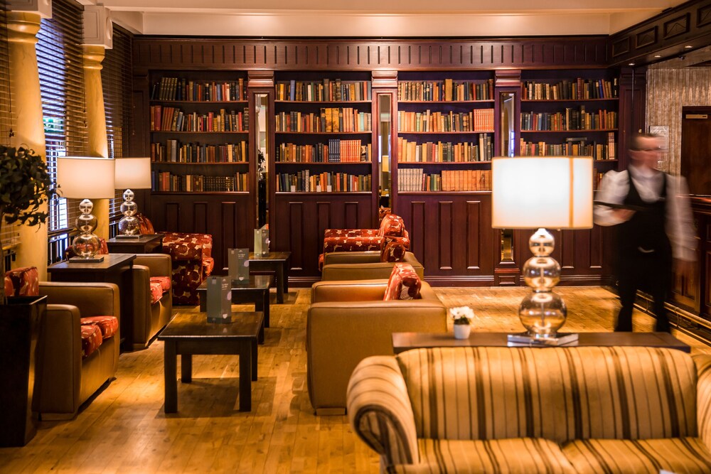 Hotel Bar