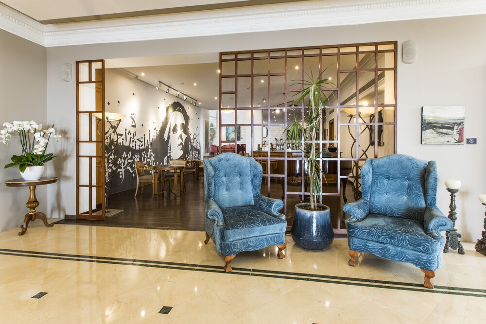 Hotel Lounge