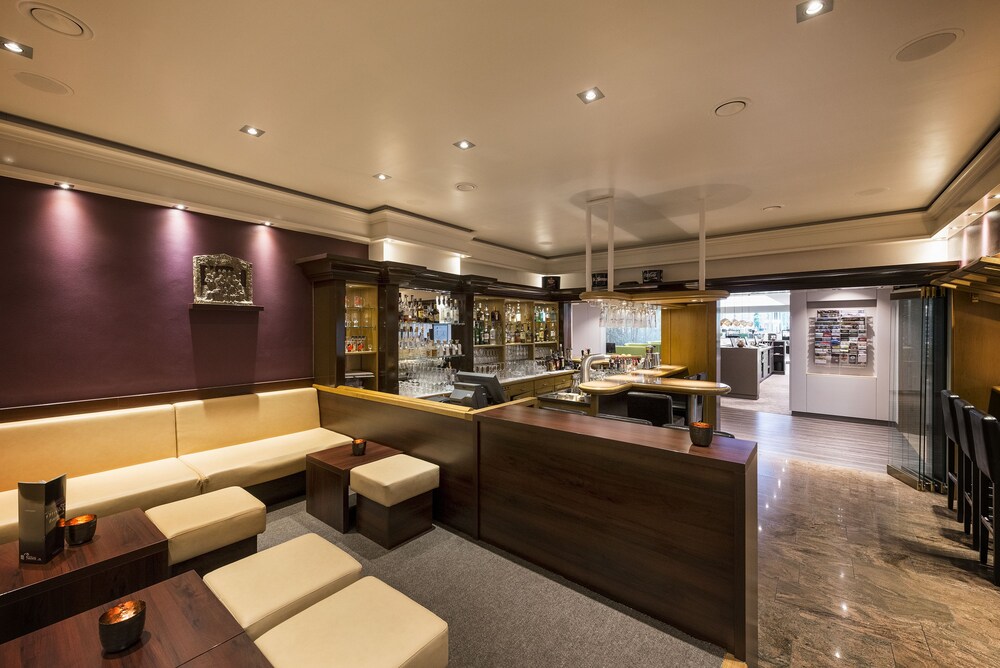 Hotel Bar