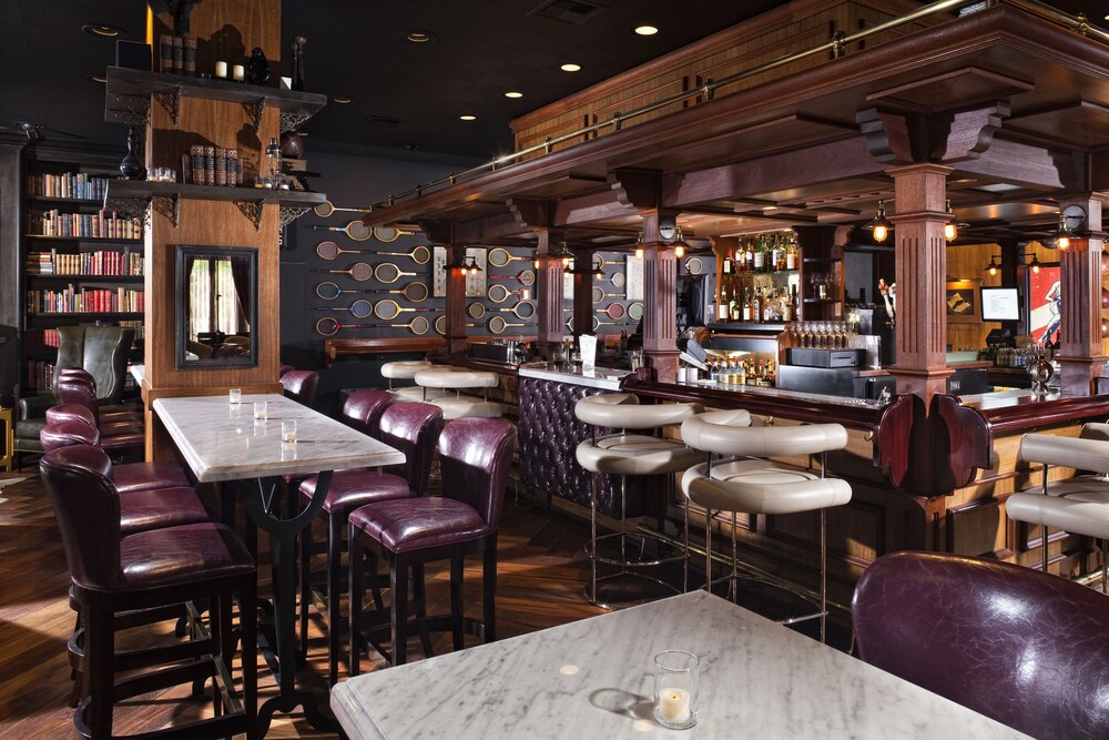 Hotel Bar