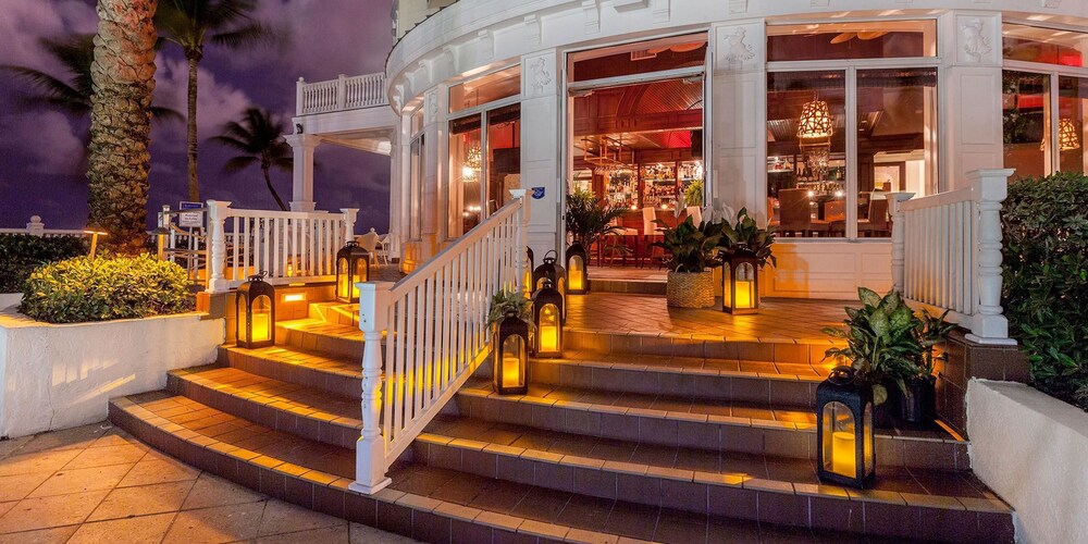 Hotel Bar