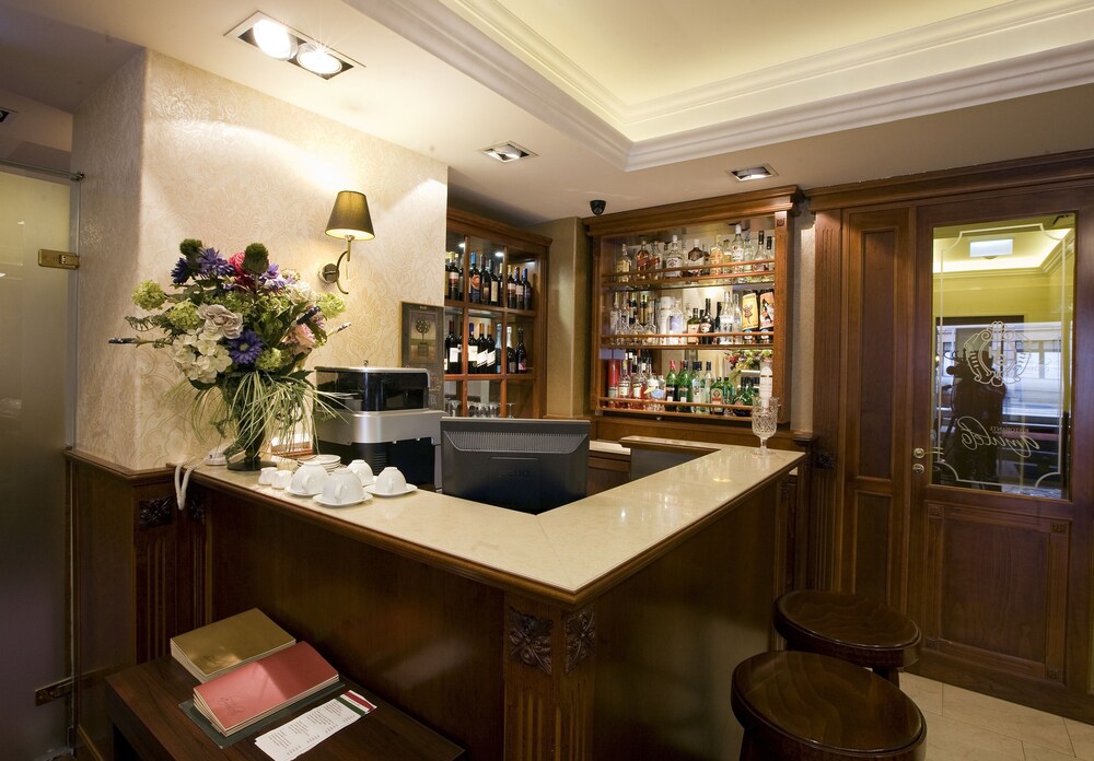 Hotel Bar