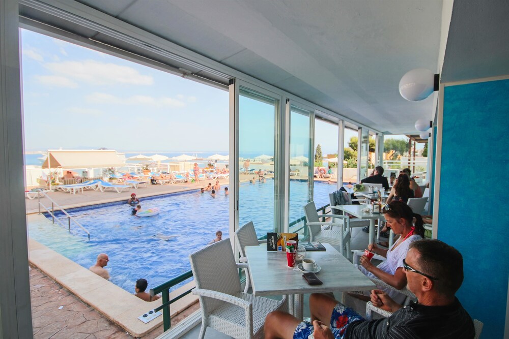 Poolside Bar