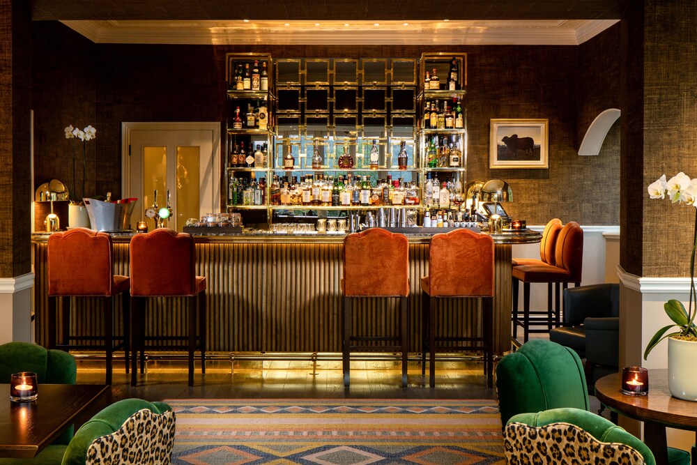 Hotel Bar