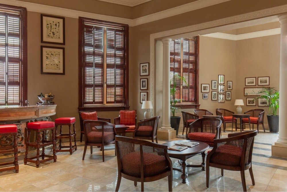 Hotel Bar