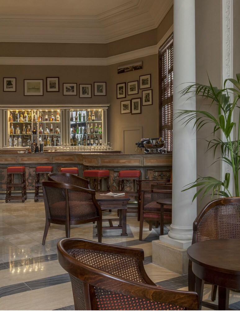 Hotel Bar