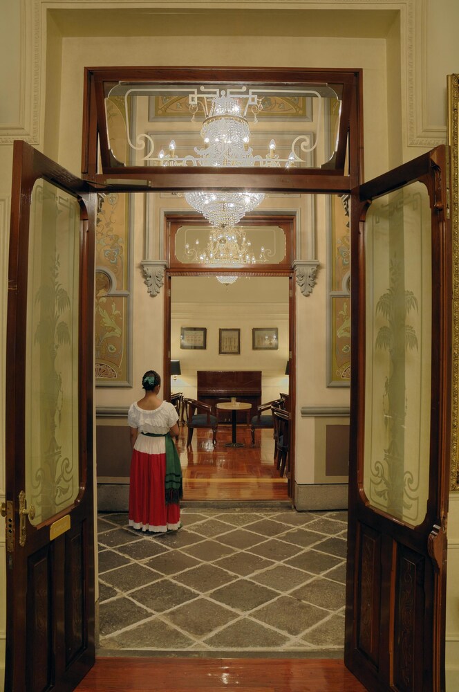 Hotel Bar