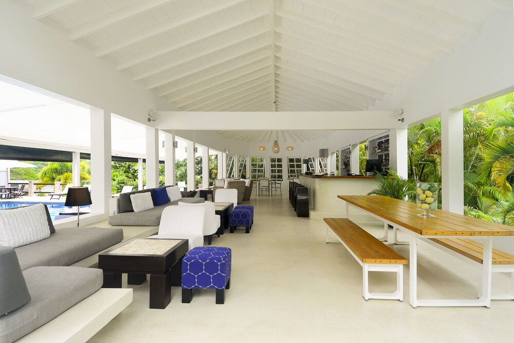 Poolside Bar