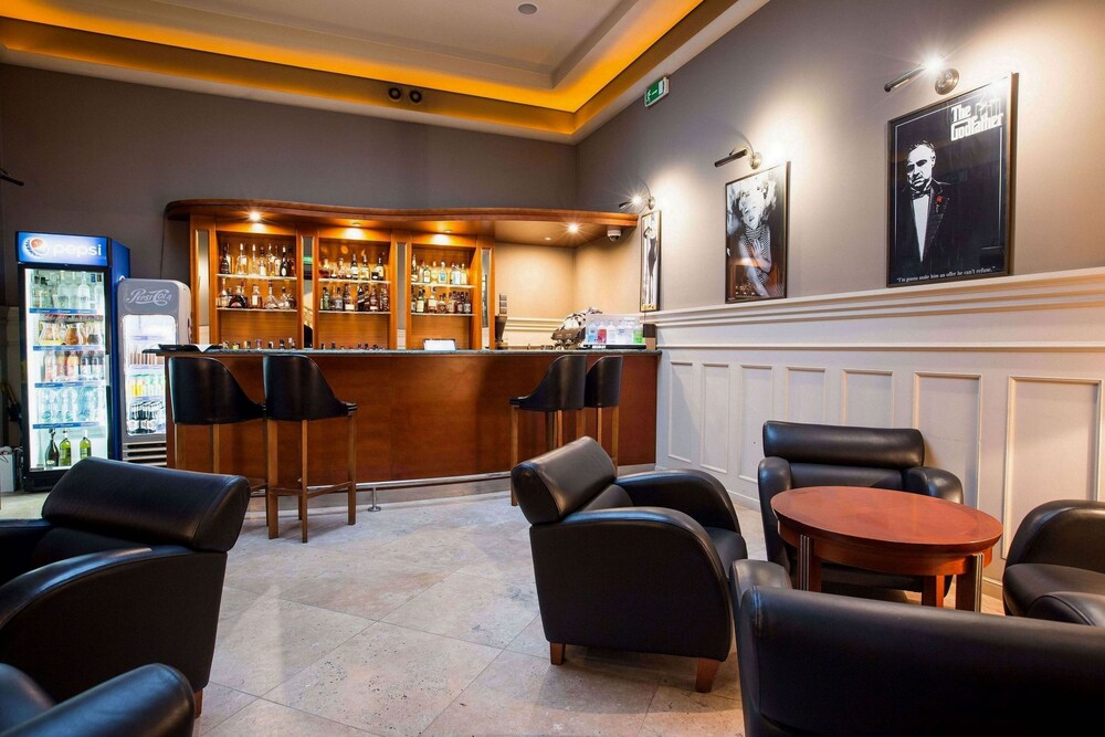 Hotel Bar