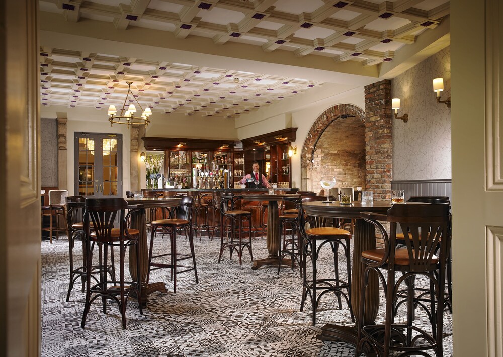 Hotel Bar