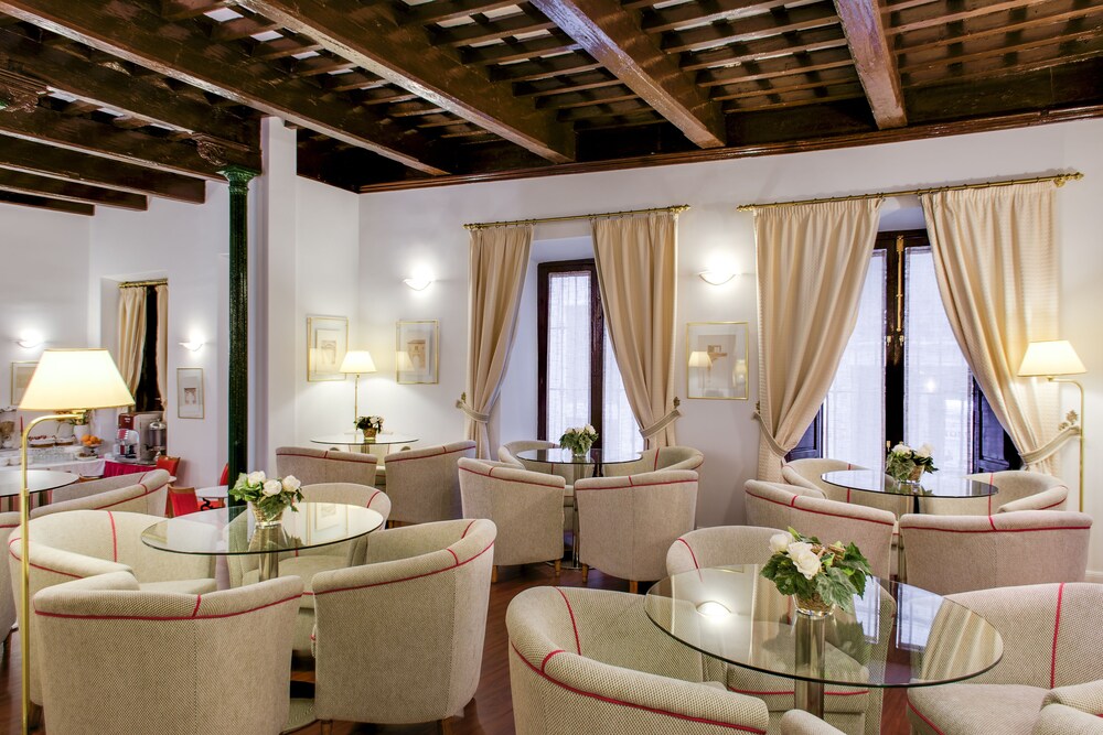 Hotel Lounge