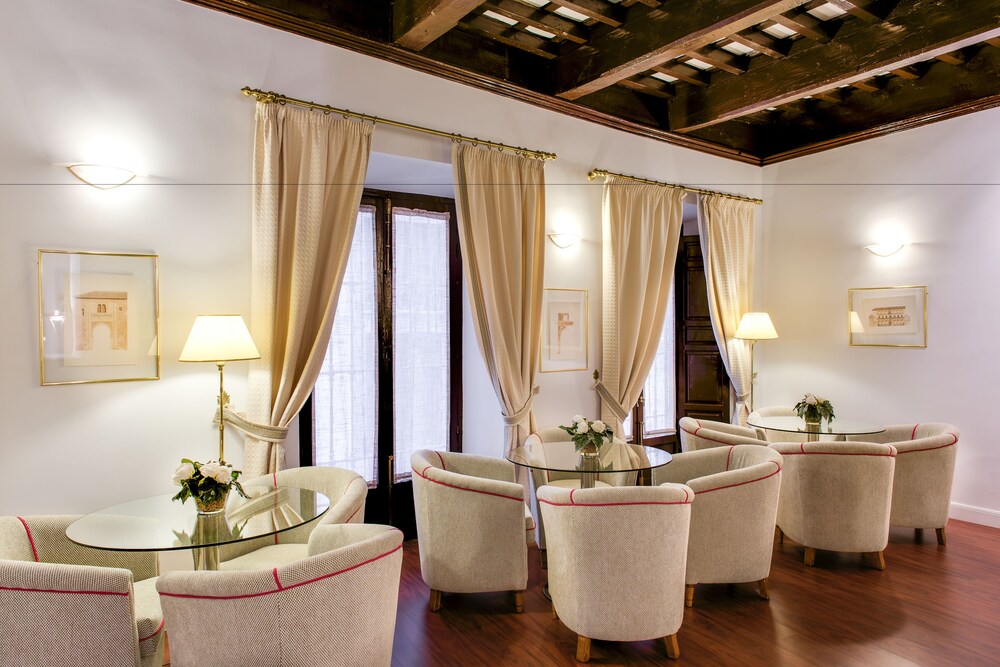 Hotel Lounge