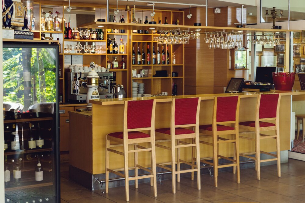 Hotel Bar