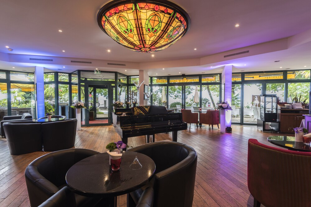 Hotel Bar