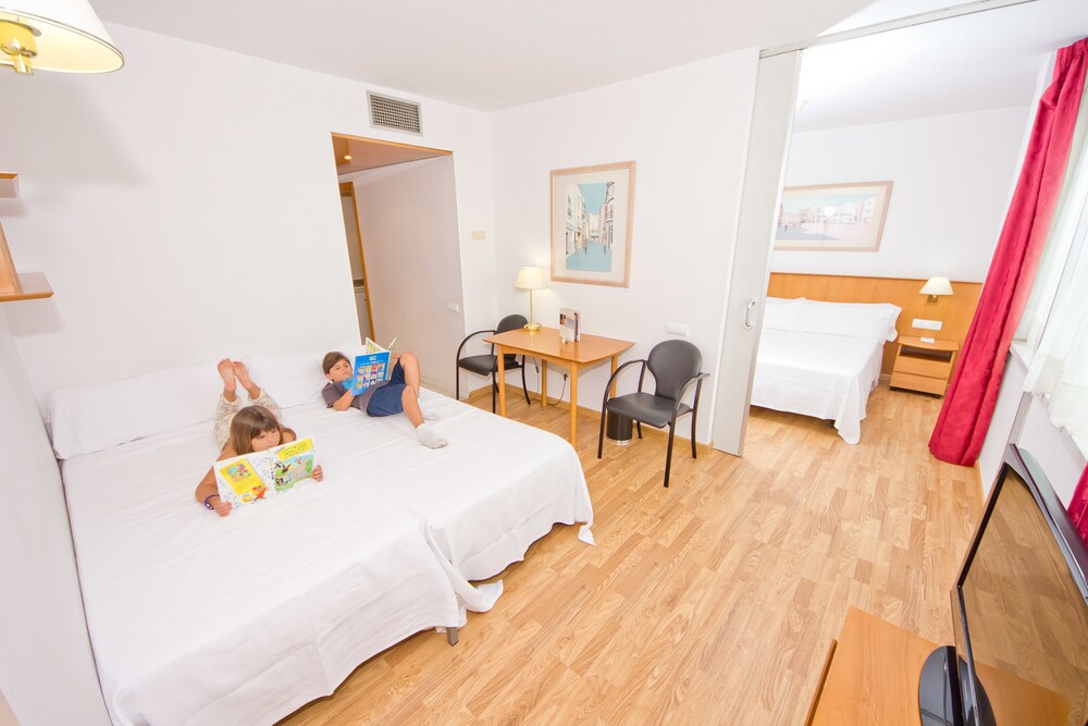 Family Room - Guestroom