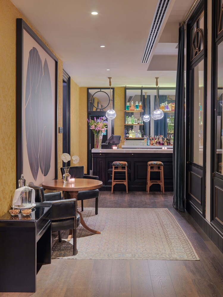 Hotel Lounge