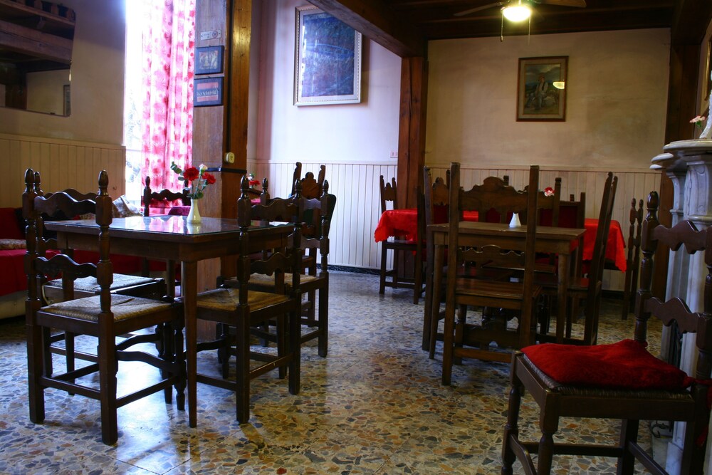 Food Court