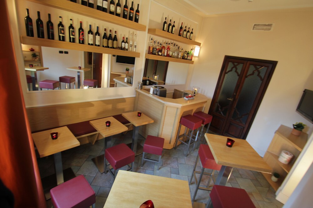 Hotel Bar