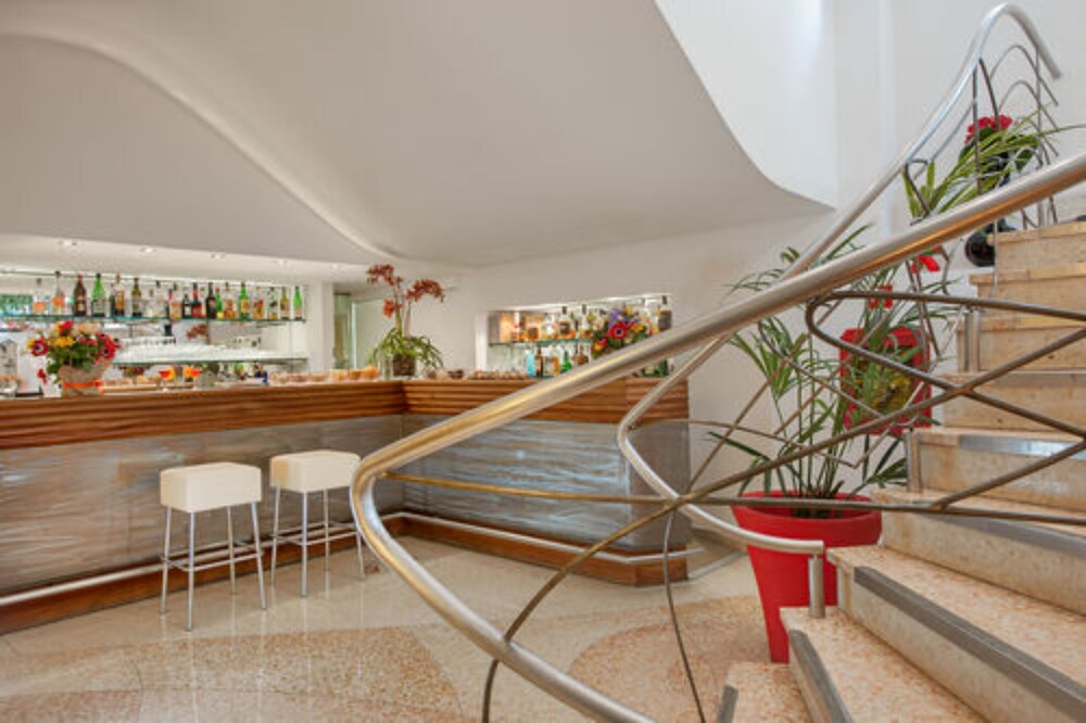 Hotel Bar