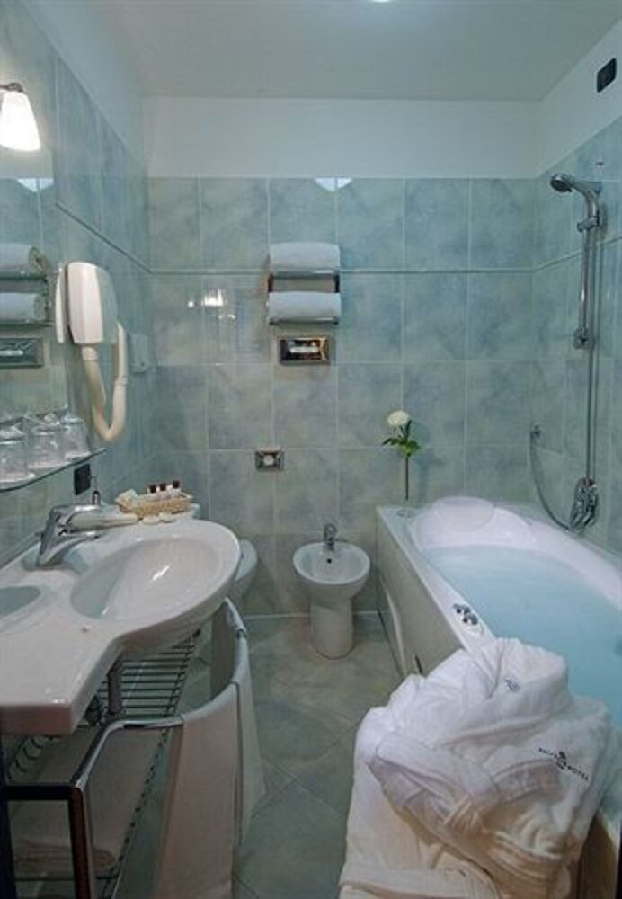 Deep Soaking Bathtub