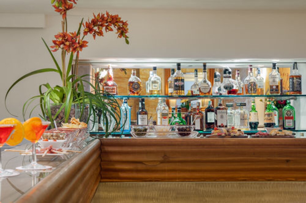 Hotel Bar