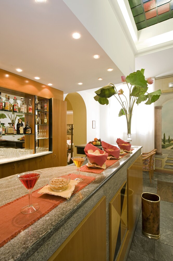 Hotel Bar