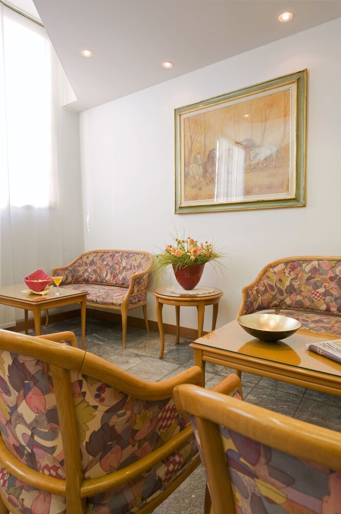 Hotel Lounge