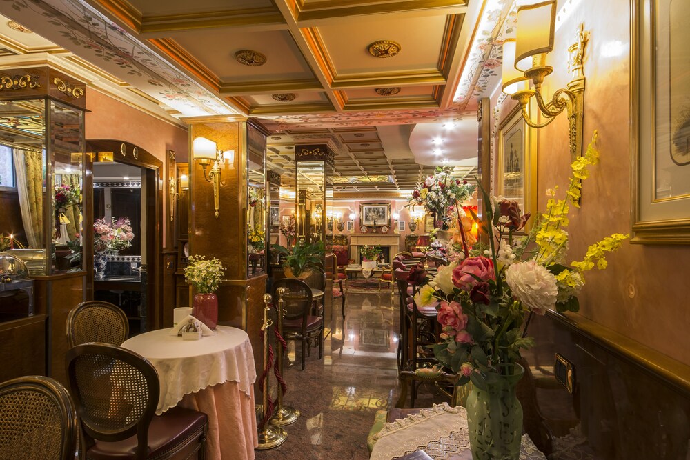 Hotel Bar