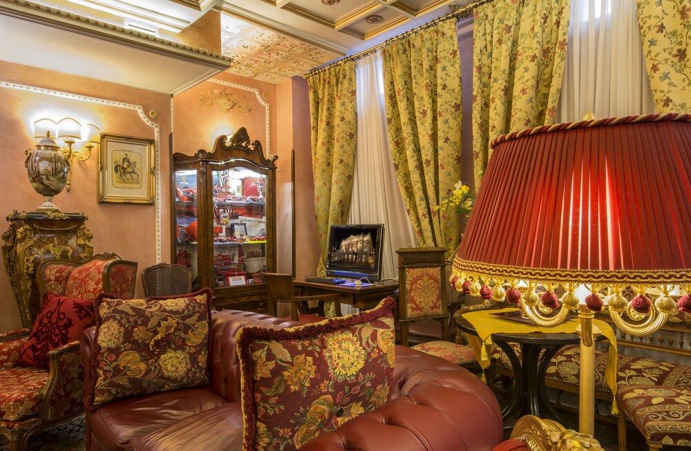 Hotel Bar