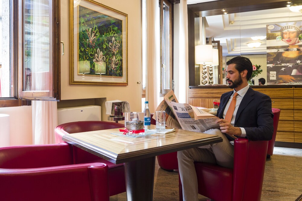 Hotel Lounge